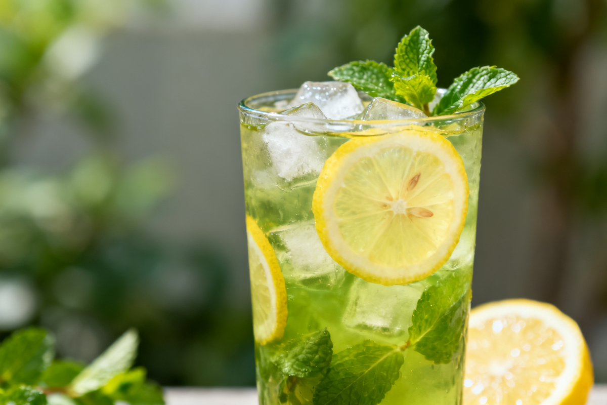 Iced Green Tea with Lemon and Mint